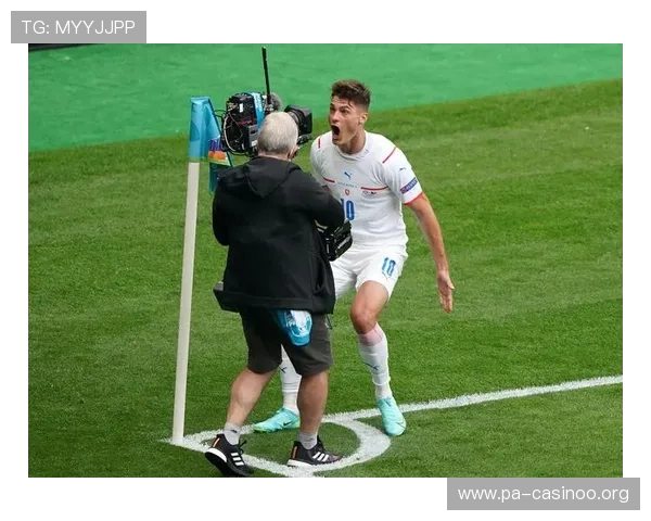 欧洲杯低谷期是否就此终结本场比赛或已给出清晰答案的信号显现出