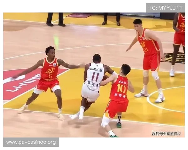 终场绝杀引发裁判激烈争执技术犯规频发引燃赛场紧张风云变幻硝烟四起 终场绝杀引发裁判激烈争执技术犯规频发引燃赛场紧张风云变幻硝烟四起