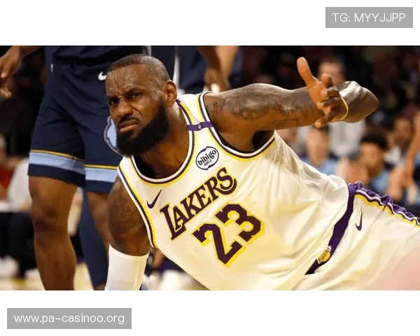 詹姆斯全场封神强势锁死对手燃爆全场荣膺MVP实至名归