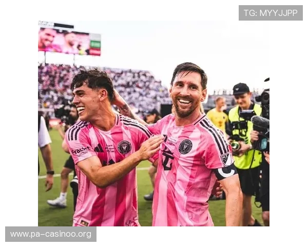 迈阿密男单决赛百冠之争与19岁新星首冠之梦 德约梅西互换球衣引热议