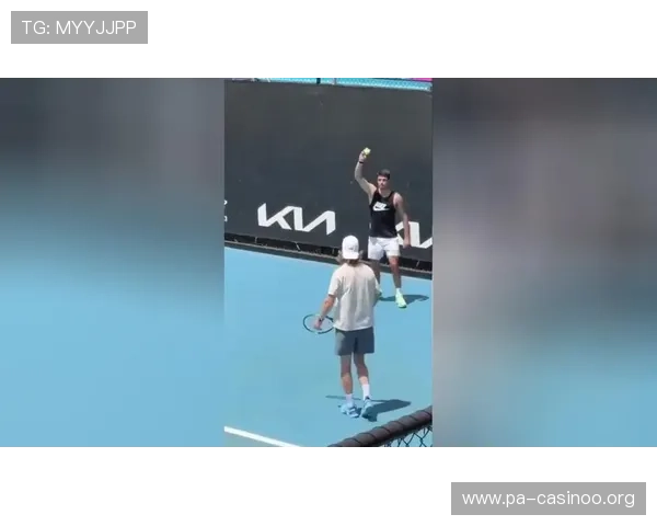 阿卡夺冠后与球童超萌互动成功下班的冠军喜悦溢出屏幕瞬间刷屏