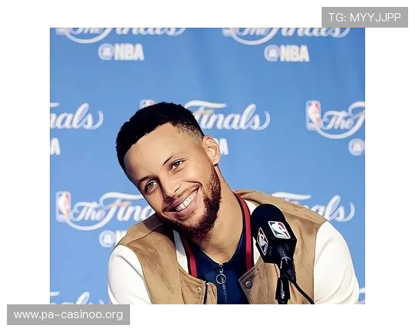 震撼全场！库里完成不可能的救球引爆现场激情观众欢呼声震天